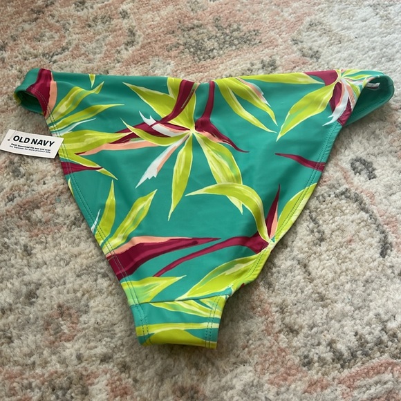 NWT! Swim bundle L/XL - Picture 7 of 7